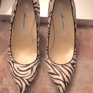 Brian Atwood sz 39 1/2 fit 8 1/2 to 9 1/2 pump.